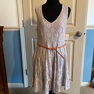 NWT Adorable size XL taupe colored dress with belt